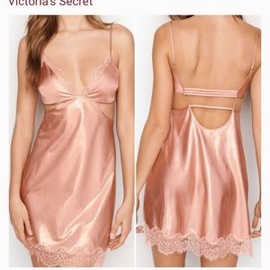 VICTORIA’S SECRET pink shimmering chemise lingerie women’s size XS NWT